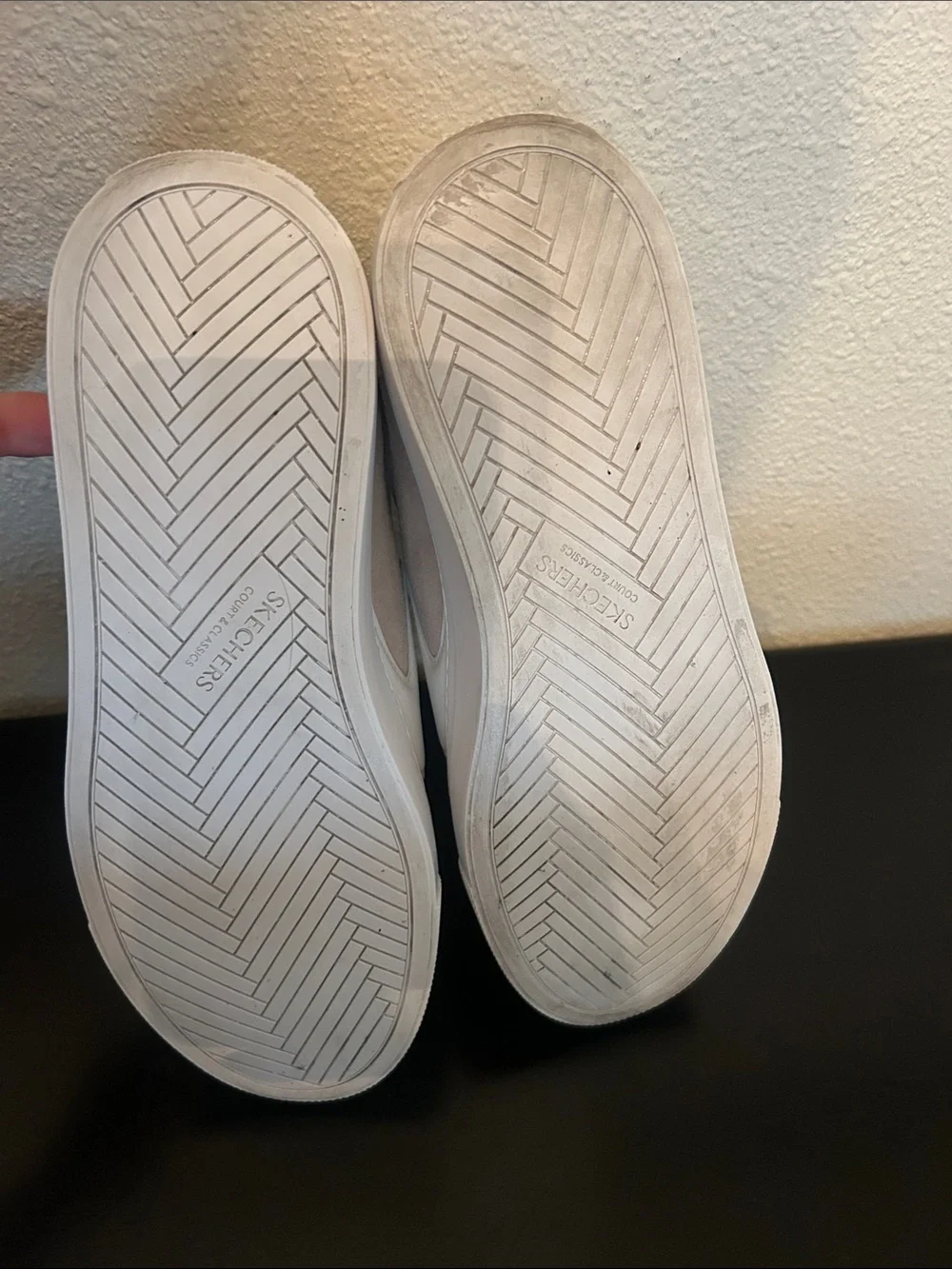 Skechers Arch Fit Legend Suede Court Sneakers Beige White Women’s Size‎ 8.5